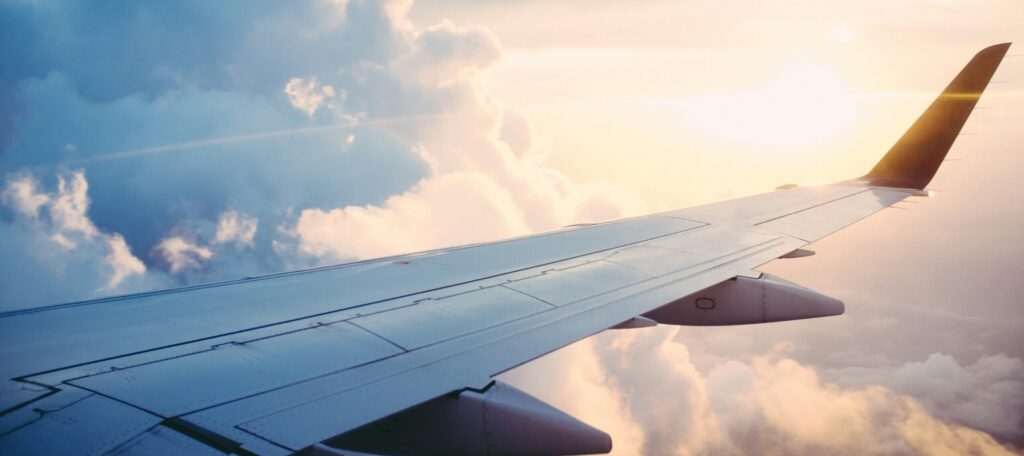Avion dans les airs