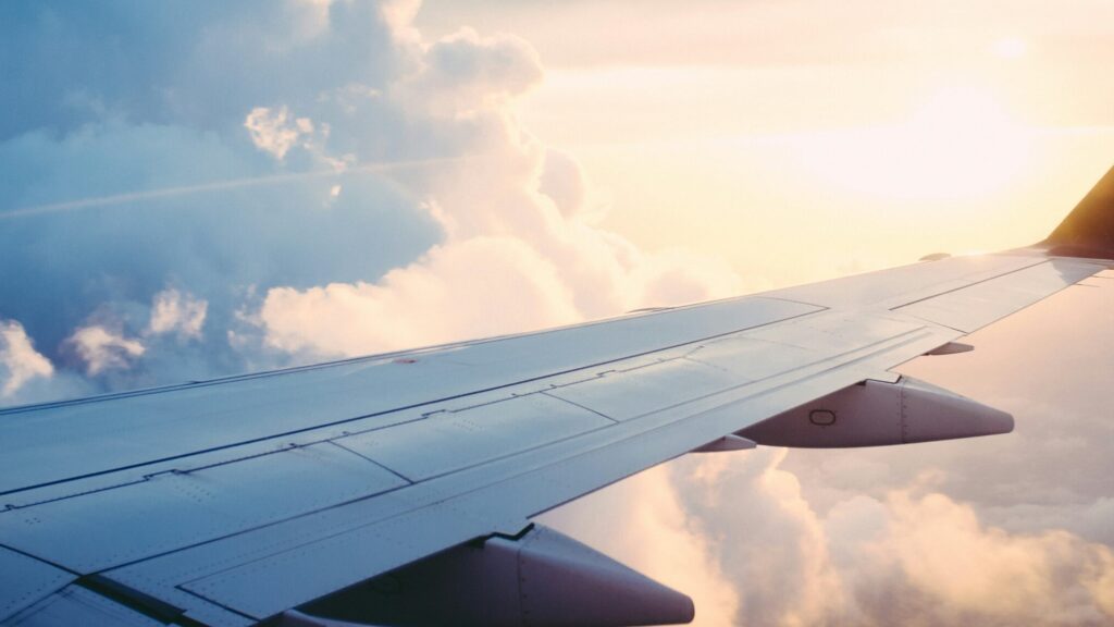 Avion dans les airs